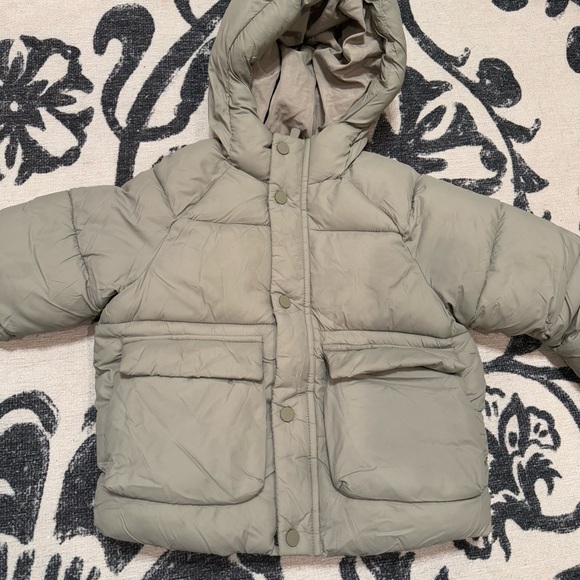 Zara Green Puffer Jacket with Hood and Quilted Material - Picture 1 of 4